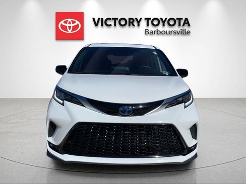 Used 2022 Toyota Sienna XSE w/ XSE Plus Package image 8
