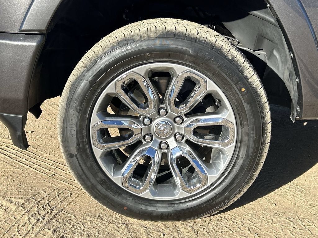 Used 2022 RAM 1500 Laramie w/ Sport Appearance Package AWD/4WD image 32
