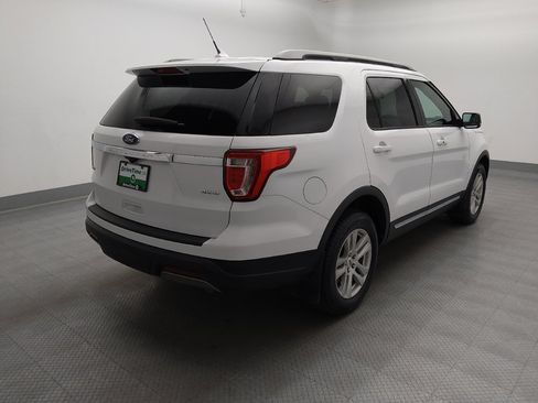 Used 2019 Ford Explorer XLT w/ Equipment Group 202A AWD/4WD image 9