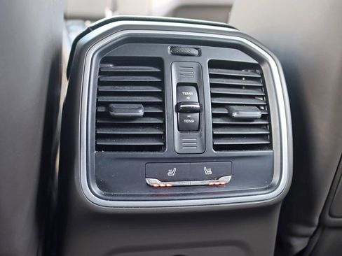 Used 2018 Porsche Macan Sport Edition image 24