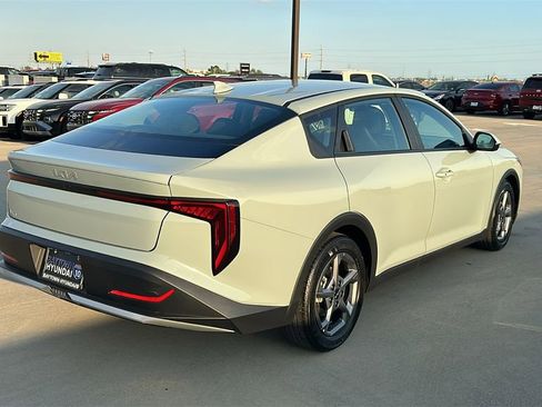 Used 2025 Kia K4 LXS image 12