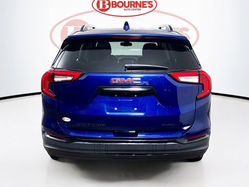 Used 2023 GMC Terrain SLE w/ Driver Convenience Package image 10