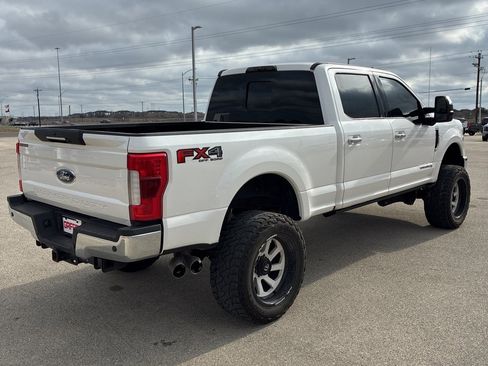 Used 2019 Ford F250 Lariat w/ Lariat Ultimate Package image 3