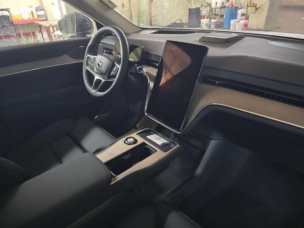 Used 2025 Volvo EX90 Plus AWD/4WD image 11