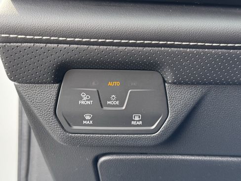 Certified 2024 Volkswagen Atlas SE image 29