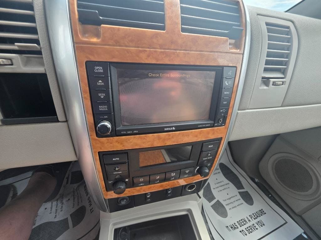 Used 2009 Chrysler Aspen Limited RWD image 19