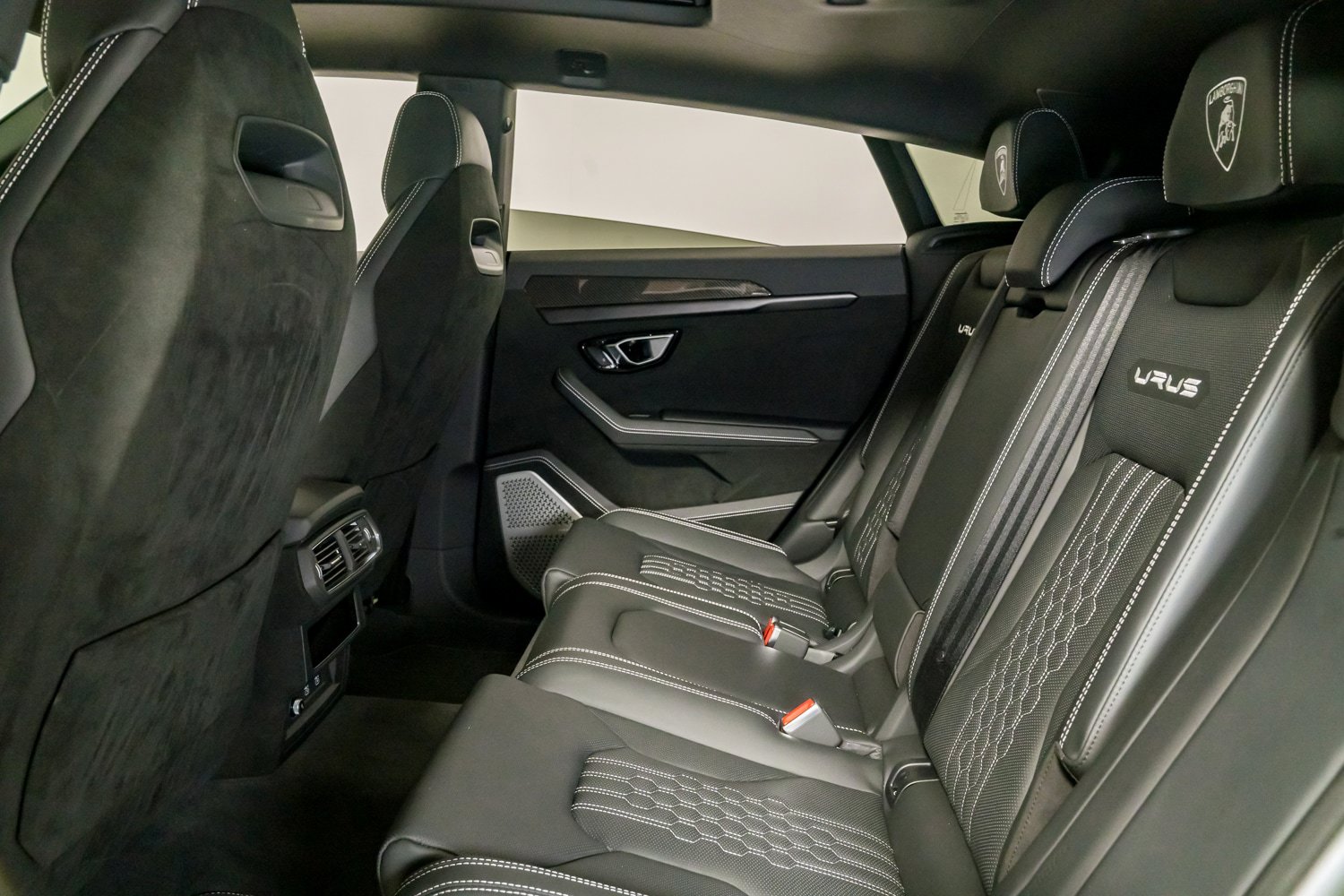 Used 2024 Lamborghini Urus Performante AWD/4WD image 25