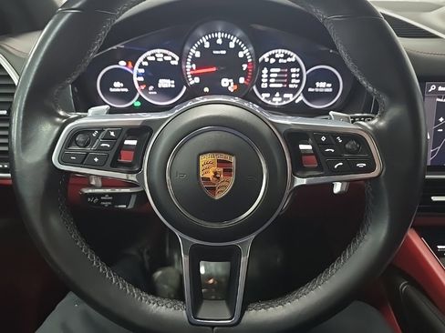 Used 2022 Porsche Cayenne Platinum Edition image 19