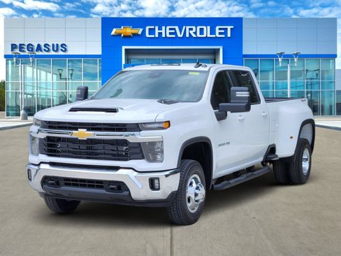 New 2026 Chevrolet Silverado 3500 LT AWD/4WD image 2