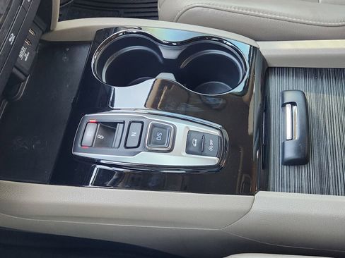 Used 2016 Honda Pilot Touring image 23