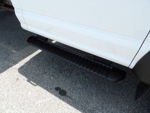 Used 2017 Ford F550 2WD Regular Cab Super Duty image 41
