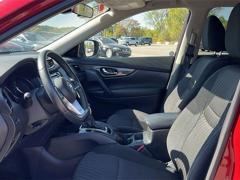 Used 2020 Nissan Rogue SV image 9