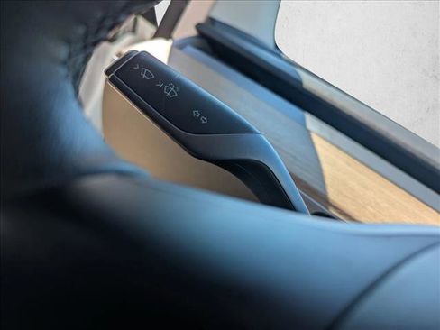 Used 2021 Tesla Model Y Long Range image 13