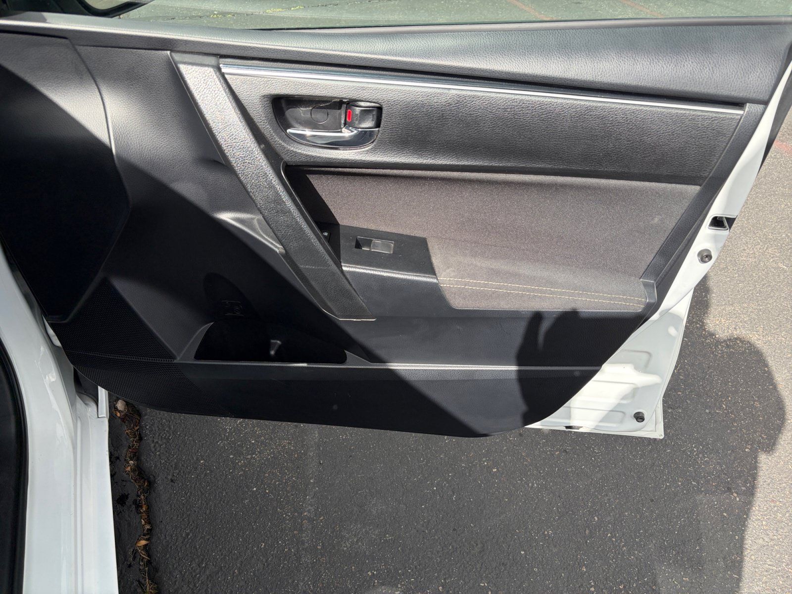 Used 2019 Toyota Corolla LE FWD image 16