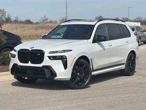 New 2026 BMW X7 M60i image 2
