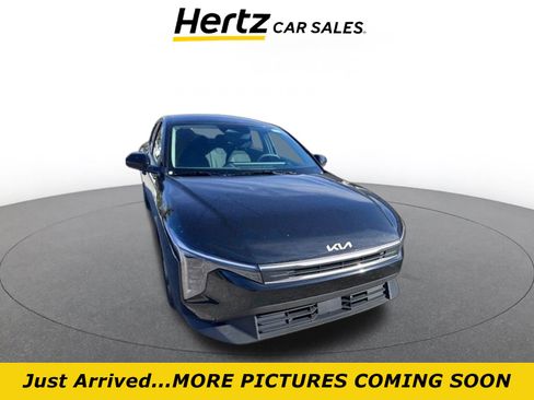 Used 2025 Kia K4 LXS image 1