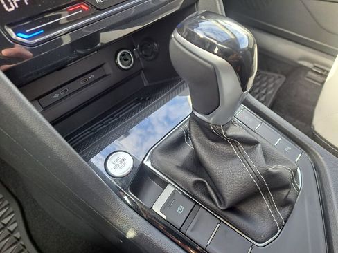 Used 2025 Volkswagen Taos SE image 17