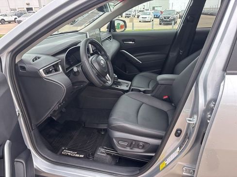Used 2026 Toyota Corolla Cross XLE w/ Convenience Package AWD/4WD image 9