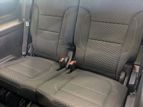 Used 2019 GMC Acadia SLE image 18