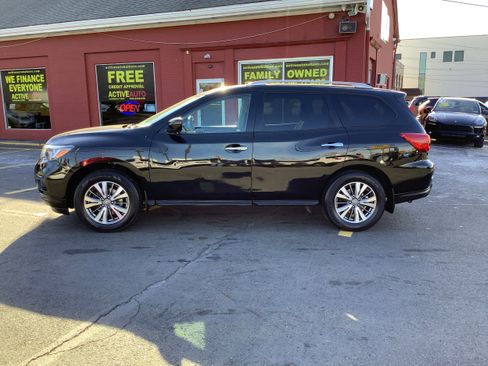 Used 2020 Nissan Pathfinder S image 4