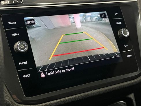 Certified 2022 Volkswagen Tiguan SE R-Line image 28