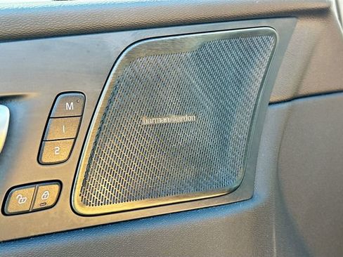 Used 2024 Volvo XC60 B5 Ultimate w/ Protection Package Premier image 18