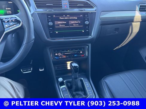 Used 2022 Volkswagen Tiguan SE R-Line image 14