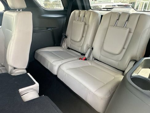 Used 2018 Ford Explorer Limited w/ Ford Safe & Smart Package FWD image 28