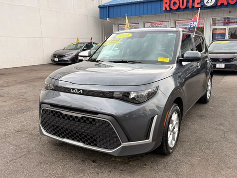 Used 2024 Kia Soul LX w/ Option Group 015 FWD image 4