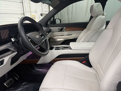 Used 2026 Cadillac Vistiq Luxury w/ LPO, Floor Liner Package image 15