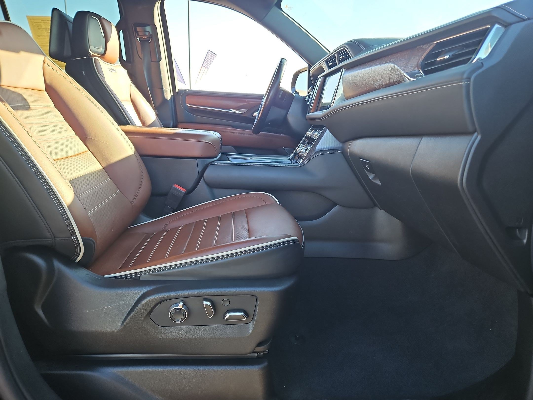 Certified 2023 GMC Yukon Denali Ultimate AWD/4WD image 32