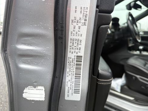 Used 2015 Jeep Grand Cherokee Limited image 38