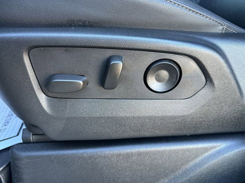 Used 2024 Chevrolet Tahoe Z71 w/ Luxury Package image 17