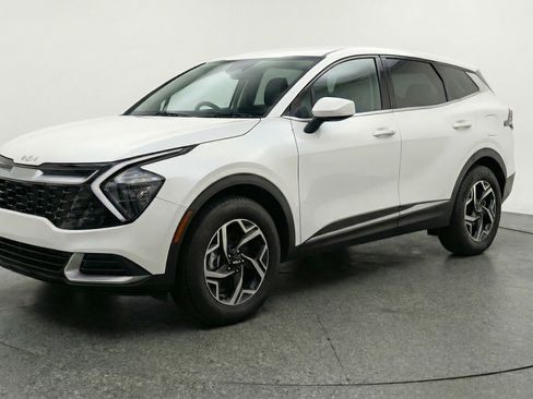 Used 2025 Kia Sportage LX image 3