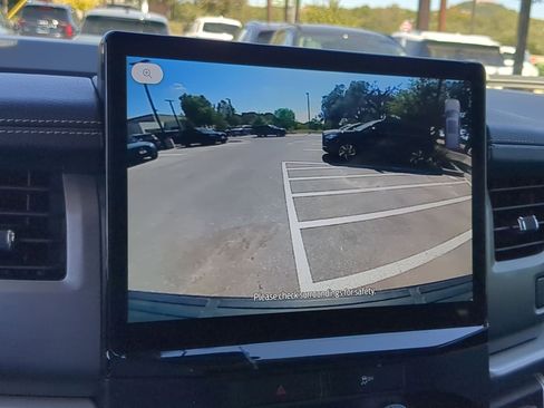 Used 2022 Ford Expedition XLT image 16