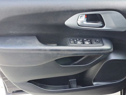 Used 2019 Chrysler Pacifica Touring Plus w/ S Appearance Package image 13