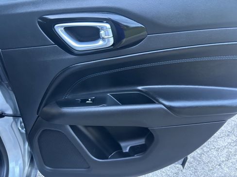 Used 2025 Jeep Compass Latitude w/ Altitude Special Edition image 21