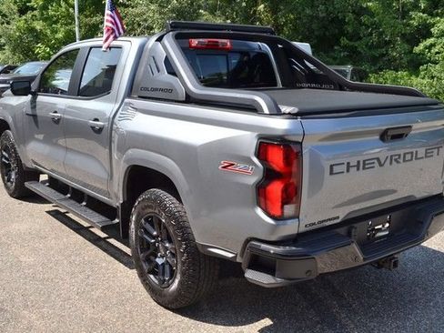 Used 2025 Chevrolet Colorado Z71 w/ Midnight Edition AWD/4WD image 6