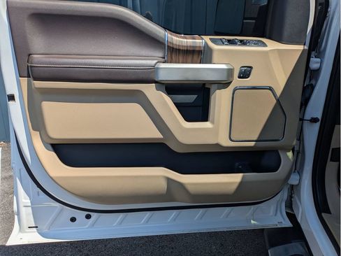 Used 2019 Ford F150 Lariat w/ Equipment Group 502A Luxury AWD/4WD image 10
