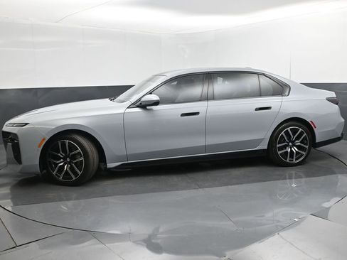 Used 2024 BMW 760i xDrive w/ Premium Package 2 image 2