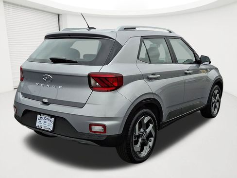 Used 2025 Hyundai Venue SEL FWD image 4