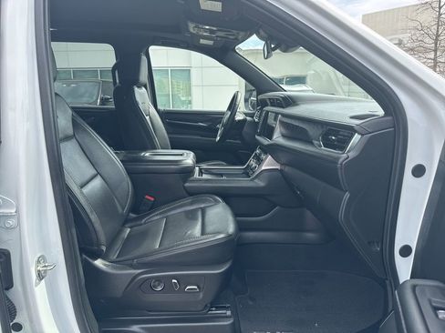 Used 2024 GMC Yukon XL Denali image 21