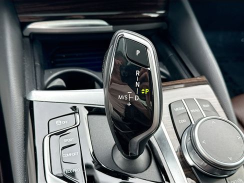 Used 2022 BMW 540i w/ Premium Package image 29