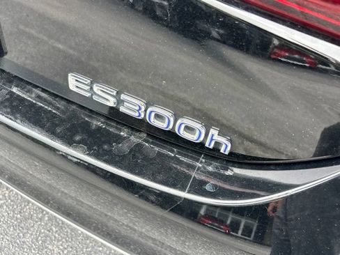 Used 2019 Lexus ES 300h Ultra Luxury w/ Accessory Package 2 FWD image 7