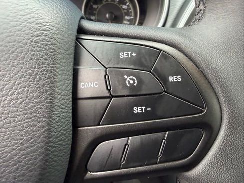 Used 2022 Jeep Cherokee Trailhawk image 23