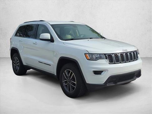 Used 2019 Jeep Grand Cherokee Laredo w/ 18" Wheel & 8.4" Radio Group image 3
