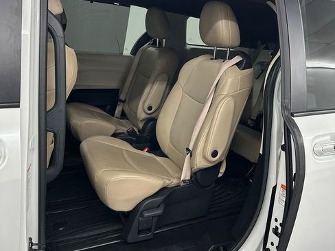 Used 2022 Toyota Sienna XLE AWD/4WD image 23