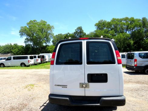 Used 2014 Chevrolet Express 3500 image 7