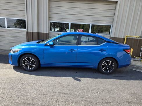 Used 2024 Nissan Sentra SV FWD image 2