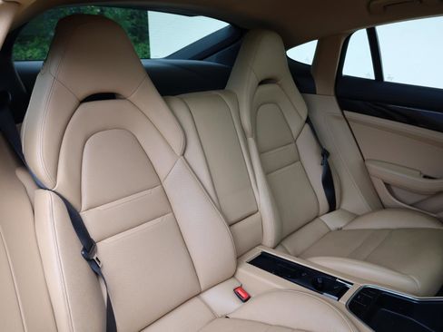 Used 2019 Porsche Panamera 4 AWD/4WD image 27